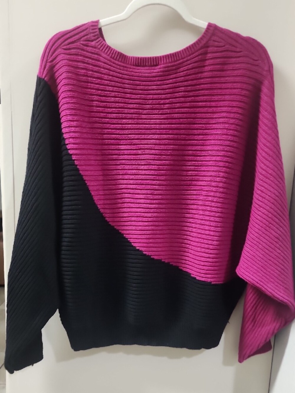 Express Women’s Dolman Colorblock Ribbed Sweater - Picture 3 of 4